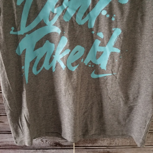 NWT Women's Nike Graphic Tee Size S - Picture 4 of 7